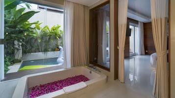 Separate tub and shower, free toiletries, hair dryer, bathrobes
