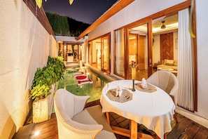 10 indoor pools, pool umbrellas, pool loungers