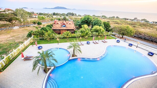 Outdoor pool - Kep Bay Hotel & Resort (Kep)