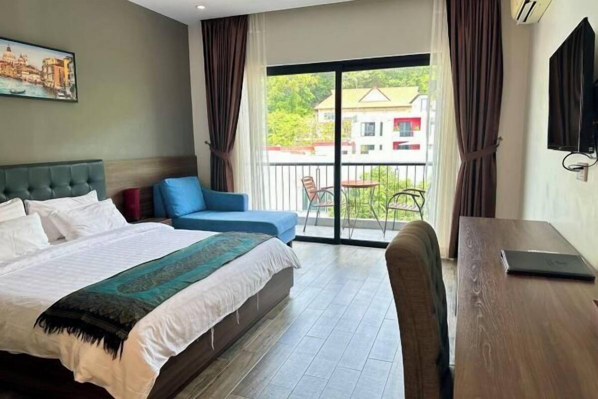 1 bedroom, premium bedding, minibar, in-room safe