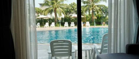 Chambre Double Deluxe, vue piscine | Vue de la chambre