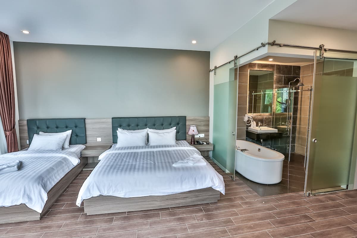 Family Suite | Premium bedding, minibar, in-room safe, desk