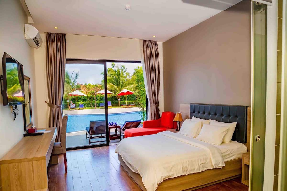 Deluxe Double Room, Pool View | Premium bedding, minibar, in-room safe, desk