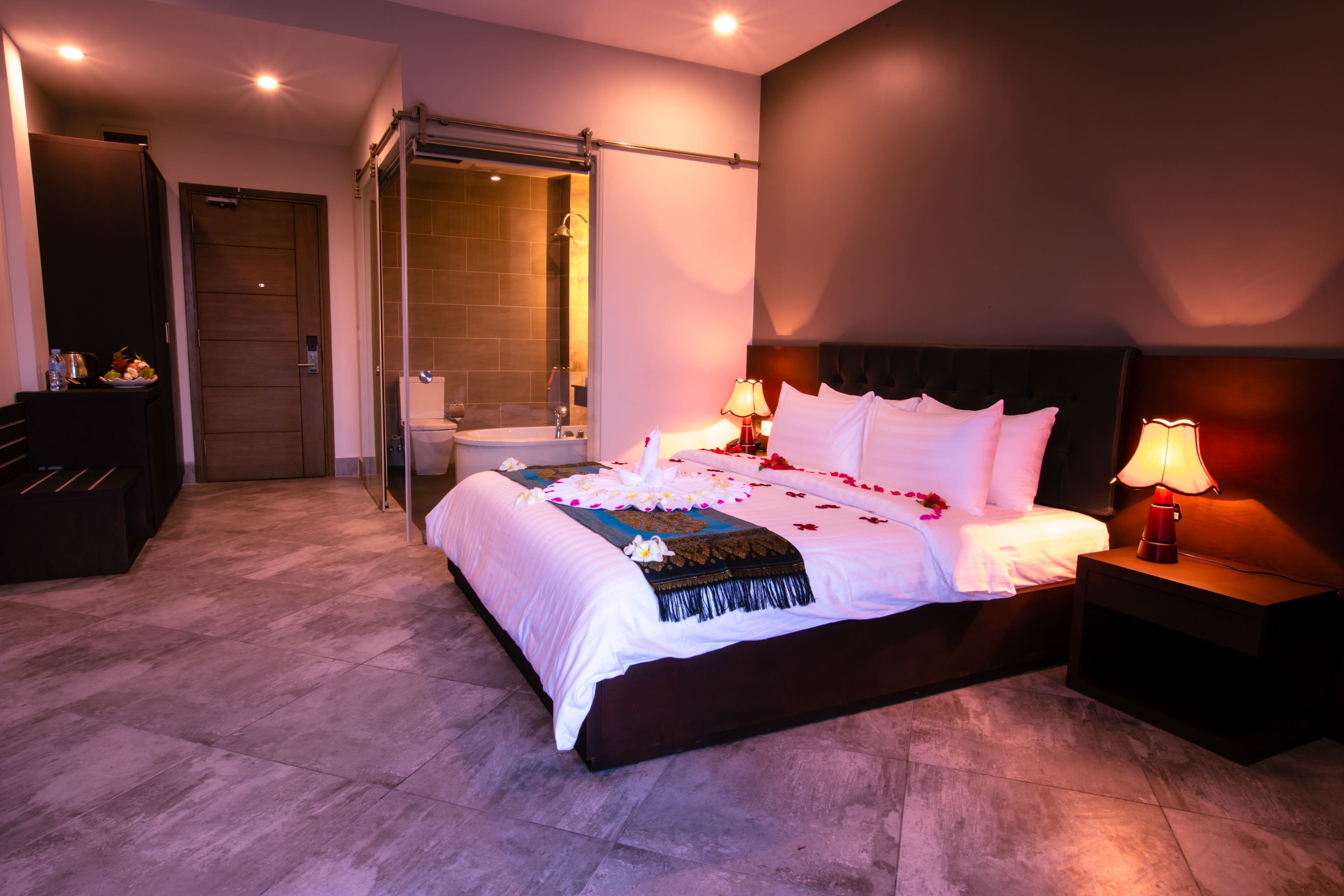 Premium bedding, minibar, in-room safe, desk