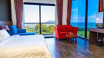 1 bedroom, premium bedding, minibar, in-room safe