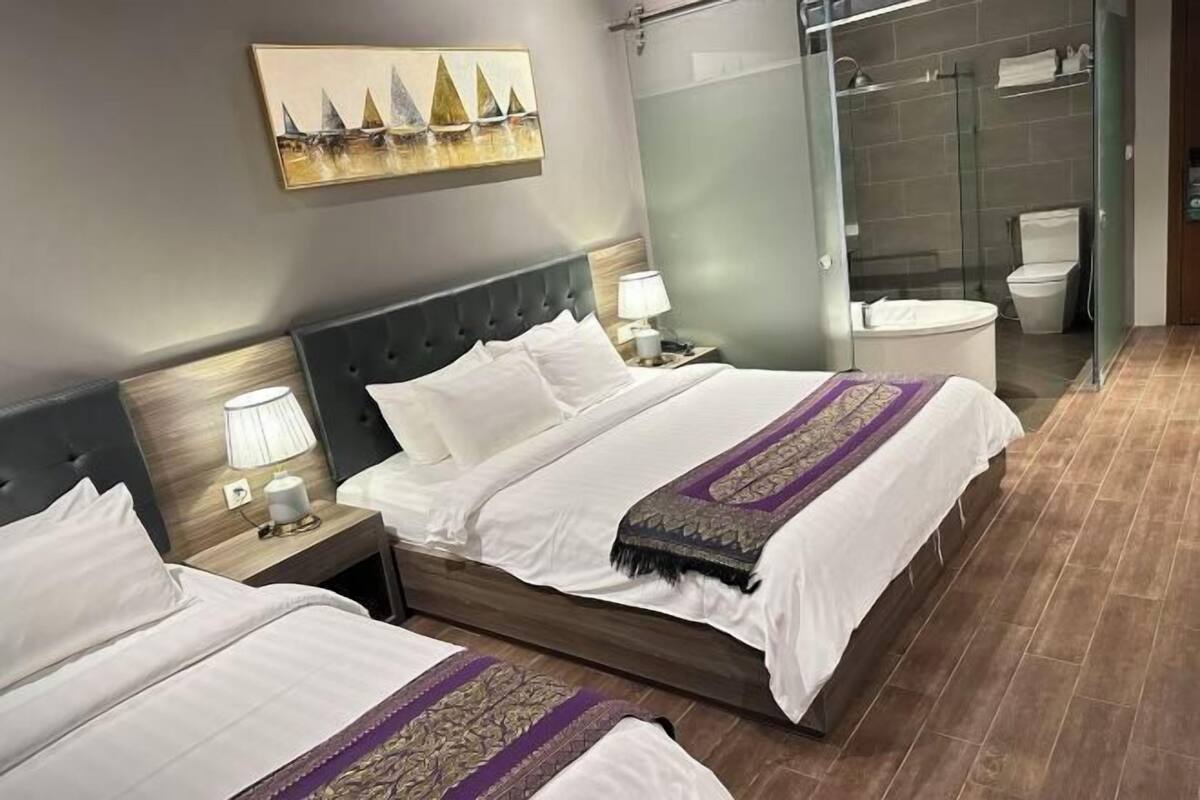 1 bedroom, premium bedding, minibar, in-room safe