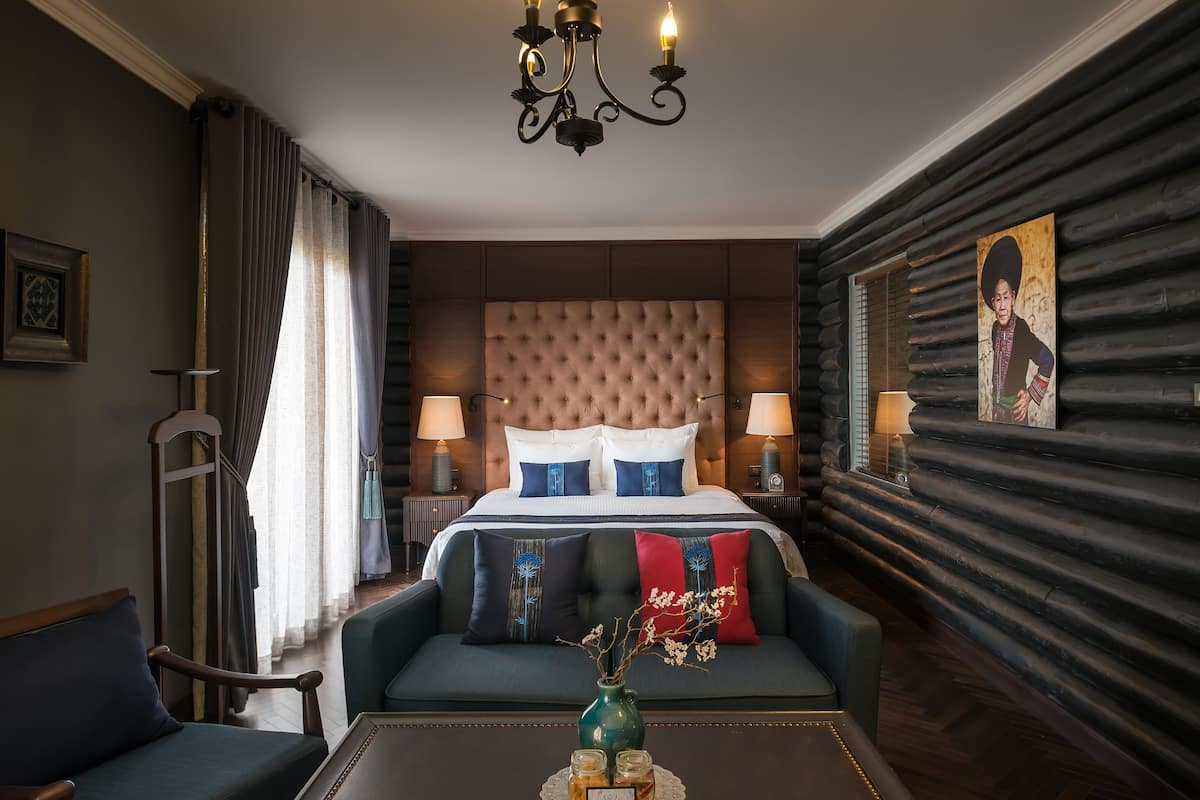 ห้องเอ็กเซกคิวทีฟสวีท, ระเบียง, วิวภูเขา | เครื่องนอนระดับพรีเมียม, ผ้านวมขนเป็ด, เตียงพร้อมฟูกเสริมที่นอน