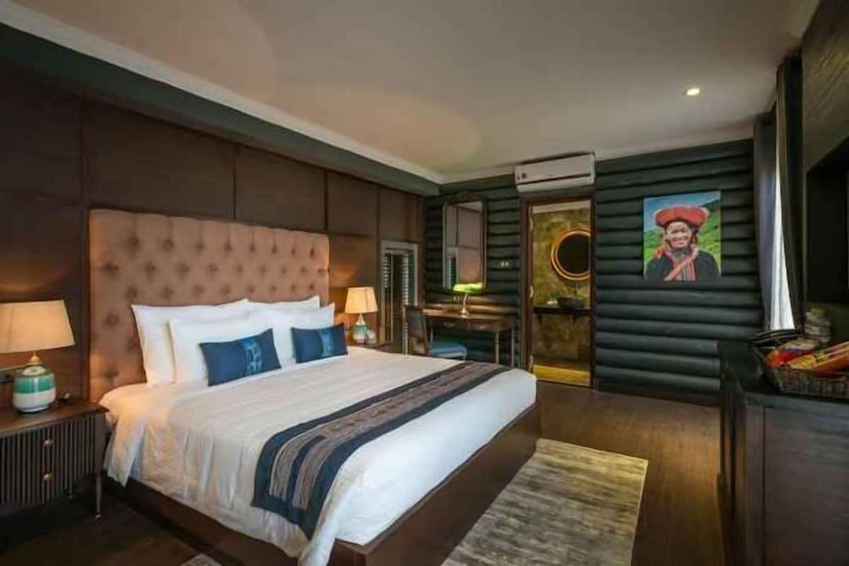 Premium bedding, down duvets, pillow-top beds, minibar