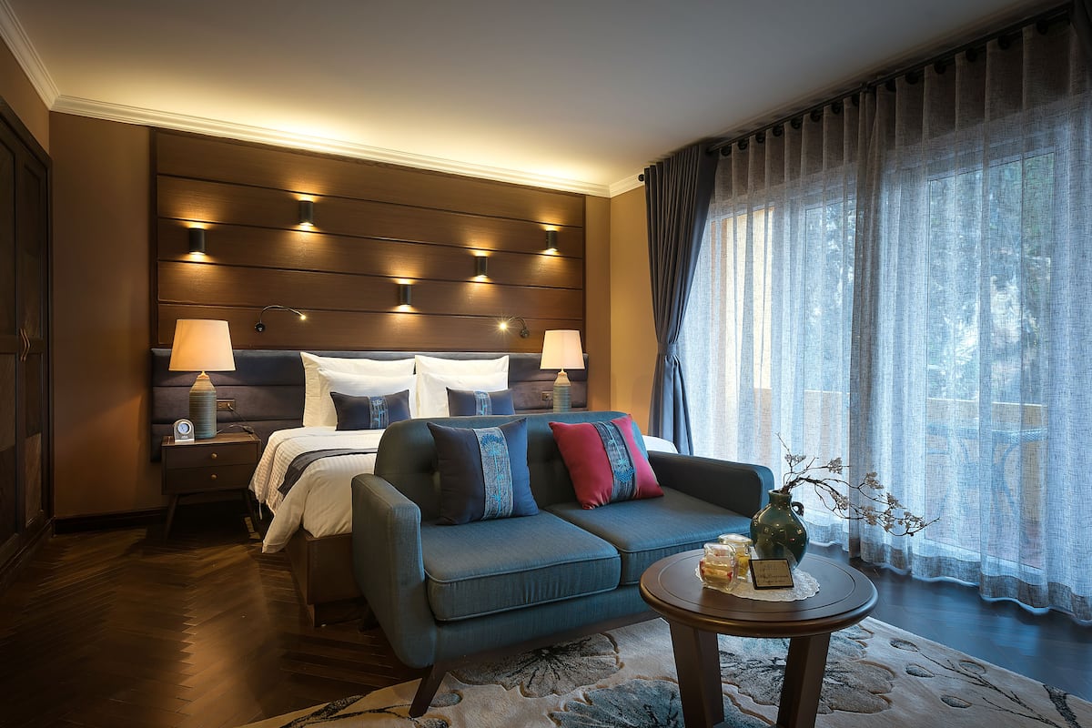 ห้องดีลักซ์, ระเบียง | เครื่องนอนระดับพรีเมียม, ผ้านวมขนเป็ด, เตียงพร้อมฟูกเสริมที่นอน