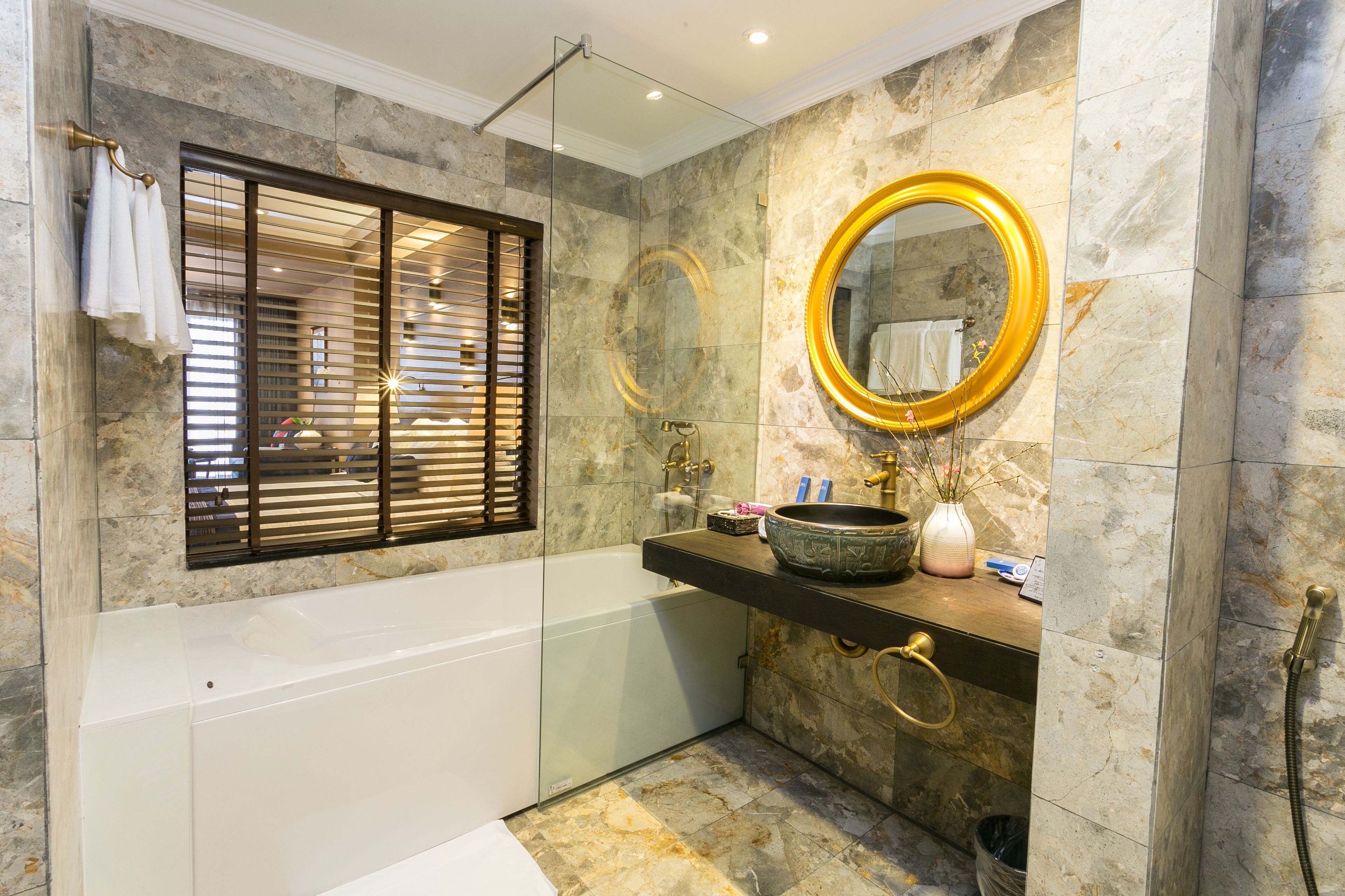suite, balcony | bathroom | shower, rainfall showerhead, free toiletries, hair dryer