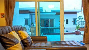 6 Bedrooms Private Pool Villa | 起居區 | 平面電視