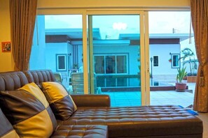 Standaard kamer | Woonruimte | Flatscreentelevisie