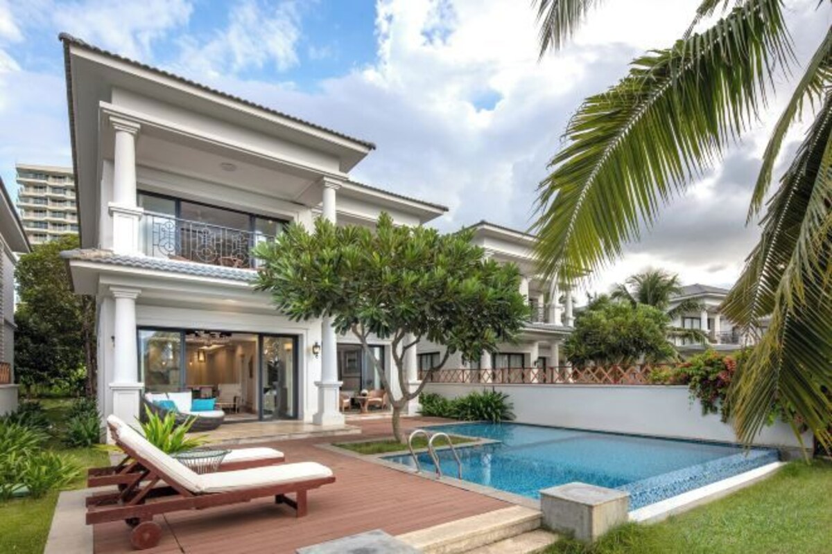 3- Bedroom Villa Lake View with Private Pool