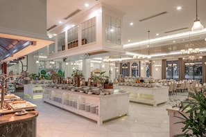 Petit déjeuner continental (1500000 VND par personne)