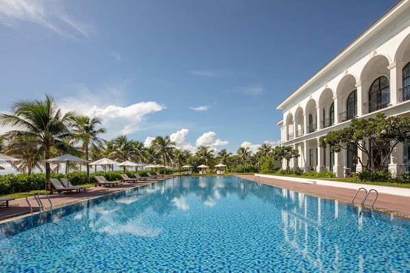Outdoor pool, pool umbrellas