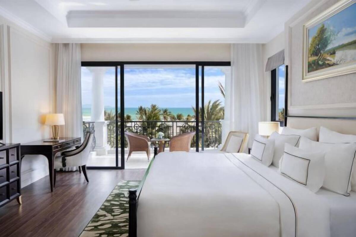 Premium bedding, free minibar items, in-room safe, desk