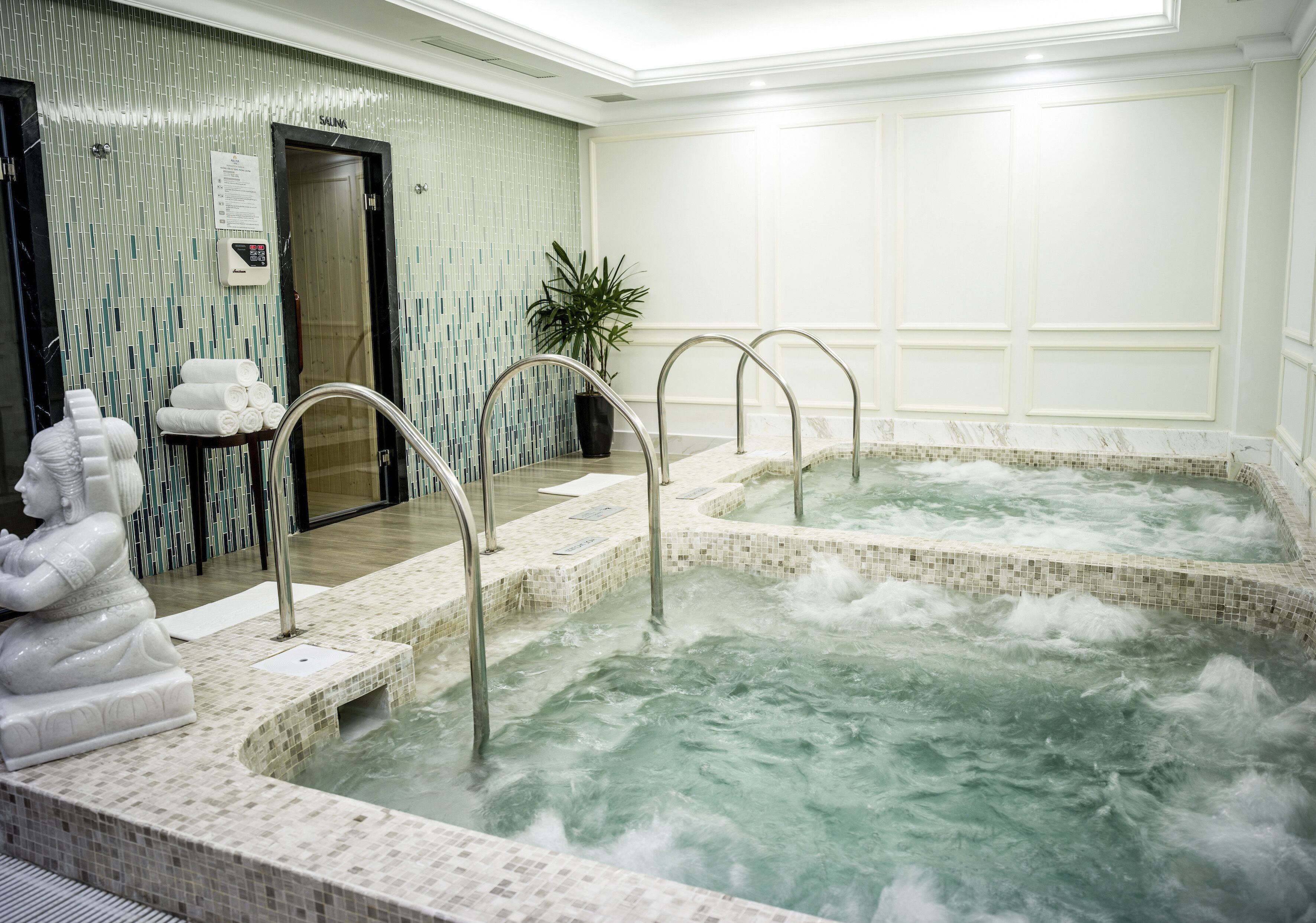 sauna, hot tub, steam room, body treatments, hot stone massages