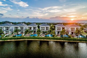Building design - Melia Vinpearl Cam Ranh Beach Resort (Cam Lam)