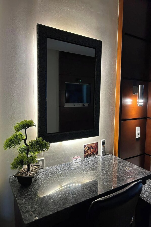 Standard Room | Private kitchen | Coffee/tea maker, electric kettle - Jo Carter's Hotel and Suites Angeles City (Angeles City)