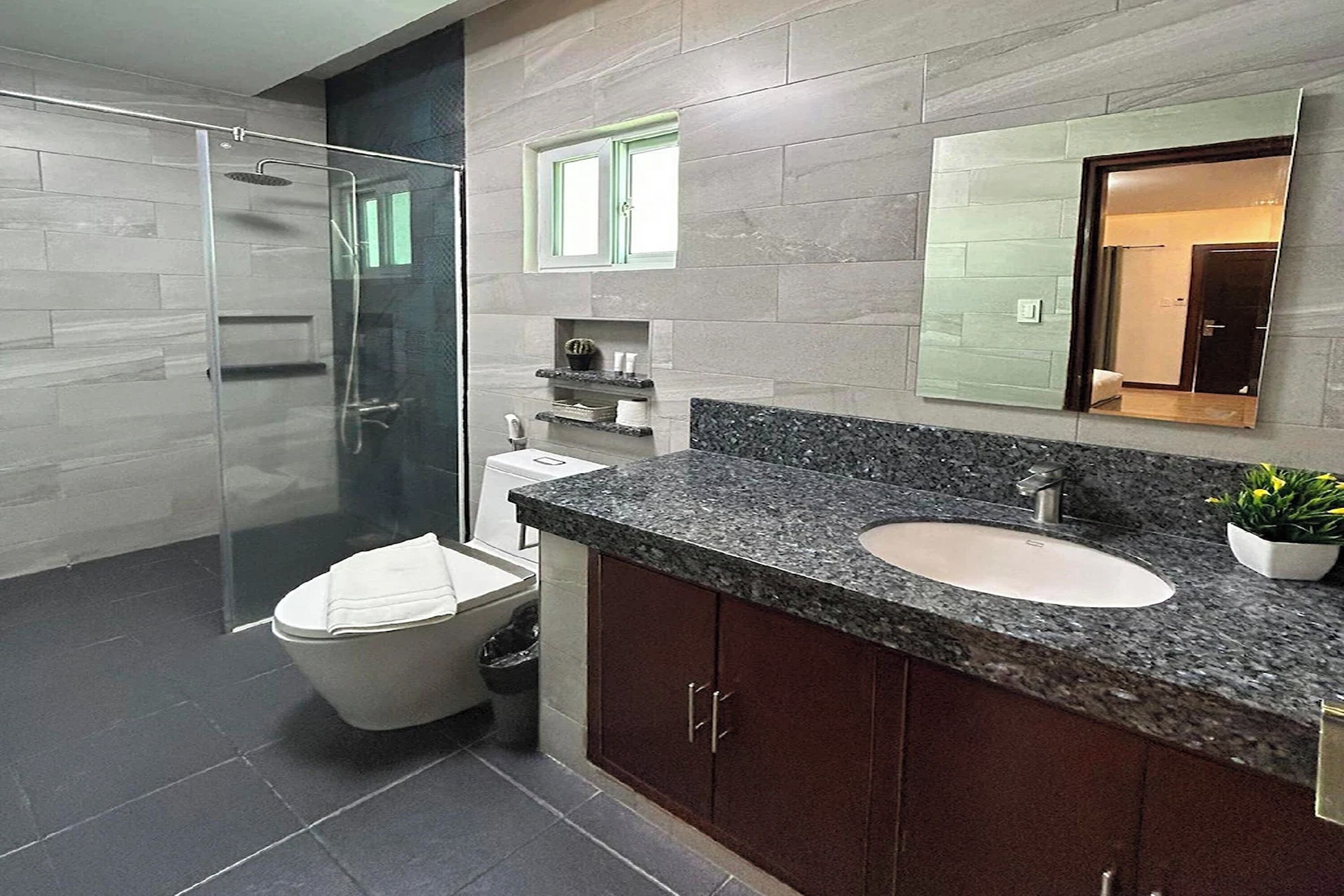 standard room | bathroom | separate bathtub and shower, rainfall showerhead, free toiletries