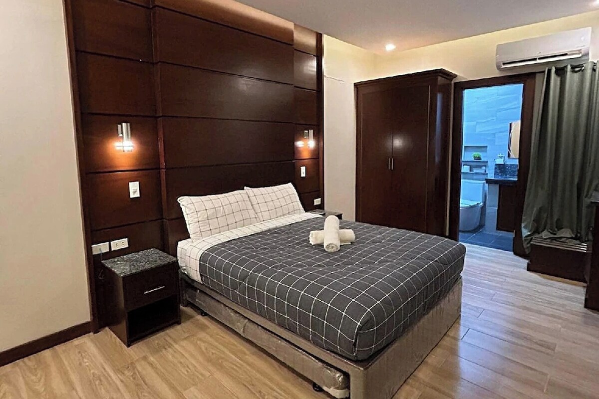 1 kamar tidur, minibar, meja kerja, dan Wi-Fi gratis