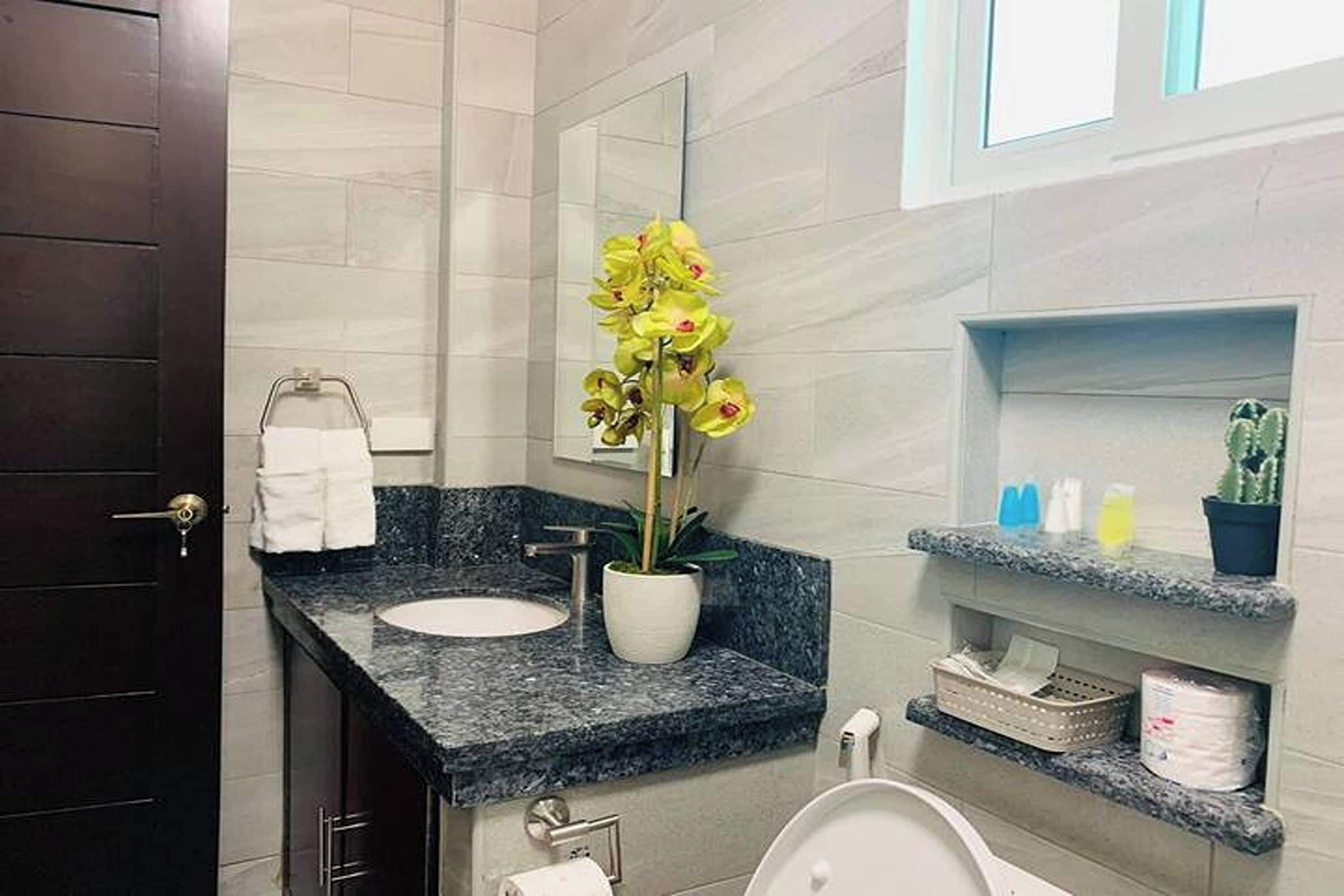 separate bathtub and shower, rainfall showerhead, free toiletries