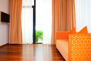 Executive-Suite, 1 Schlafzimmer, Balkon, Meerblick | Wohnbereich