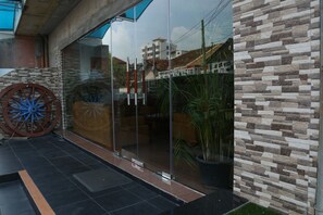 Front of property - evening/night - Hotel Eurolanka Colombo (Colombo)