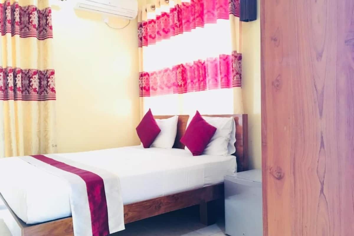 Economy Room, Non Smoking, Ocean View | Peralatan tempat tidur premium, bar mini, peti besi dalam bilik