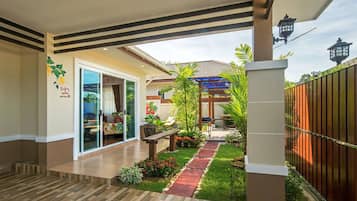 3 Bedroom Pool Villa | Terras