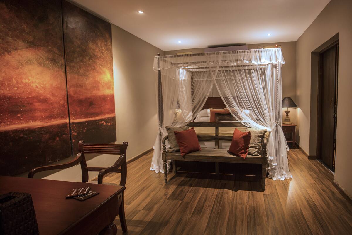 Minibar, in-room safe, individually decorated, individually furnished