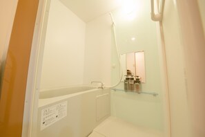 별도의 욕조 및 샤워 시설, 무료 세면용품, 헤어드라이어, 슬리퍼