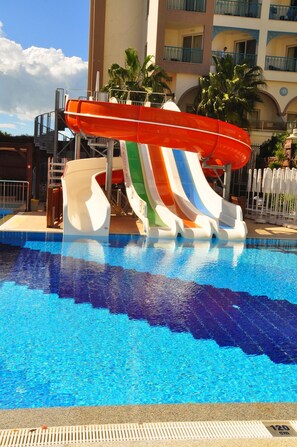 Toboggan aquatique