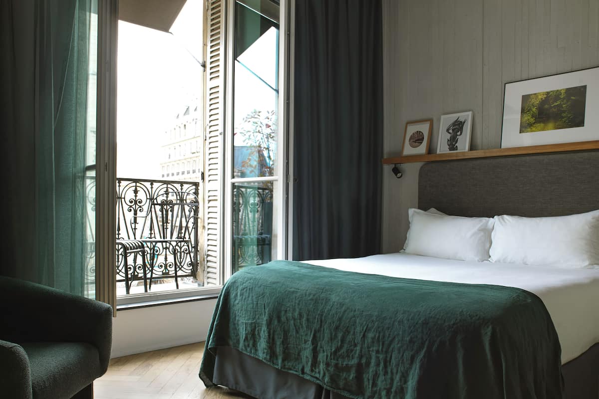 Studio | Premium bedding, minibar, in-room safe, desk