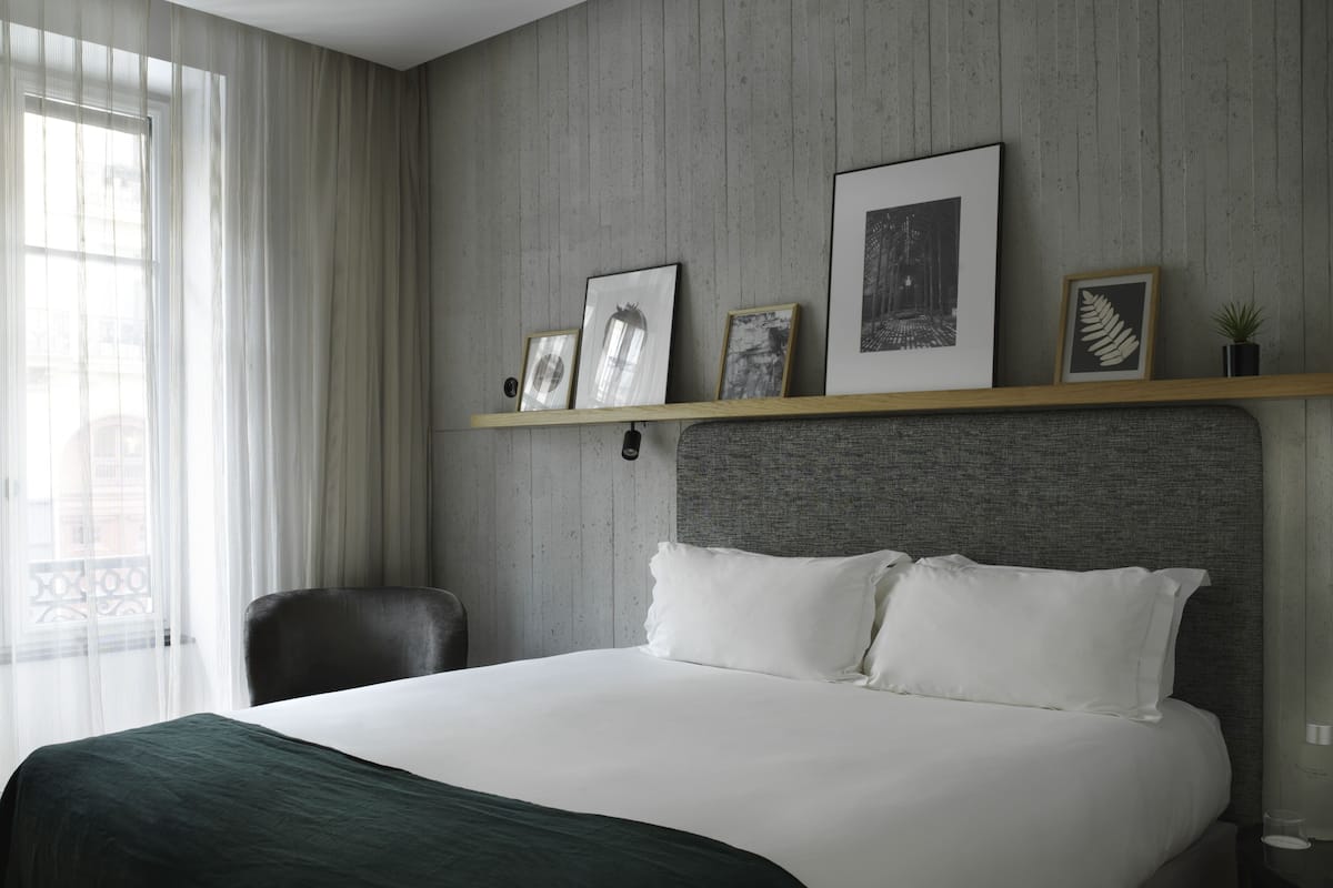Ropa de cama de alta calidad y minibar