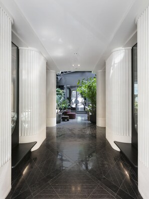 Interior entrance - Hôtel National Arts et Métiers (Paris)