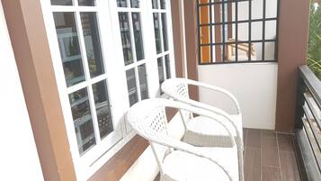 Deluxe Room (Poolside) | Balcony