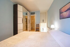 Familienapartment | Hochwertige Bettwaren, Pillowtop-Betten, laptopgeeigneter Arbeitsplatz