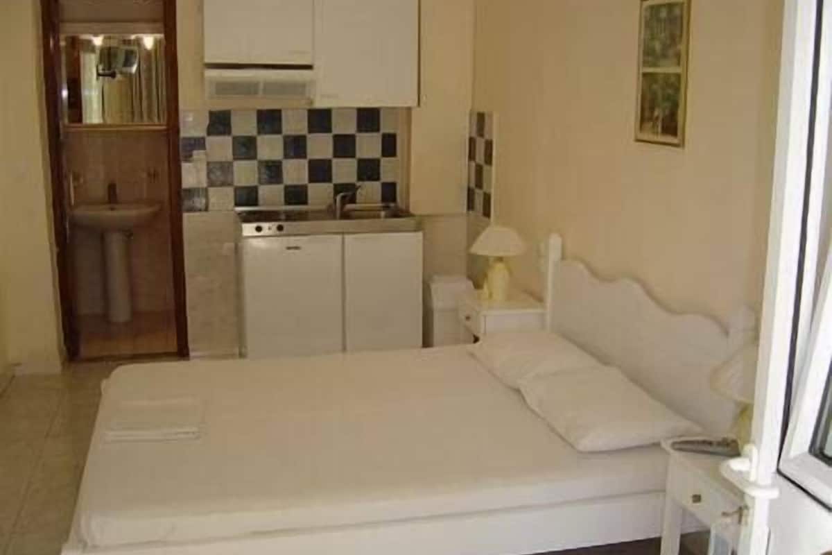 Basic Studio, 1 Double Bed, Poolside | 1 bedroom, iron/ironing board, free WiFi