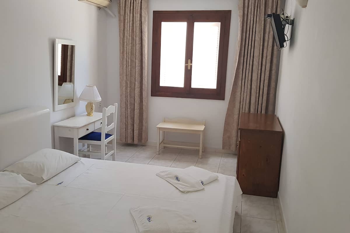 Deluxe Apartment | 1 bedroom, iron/ironing board, free WiFi