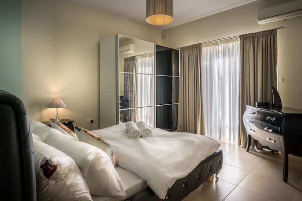 2 chambres, literie de qualité supérieure, bureau