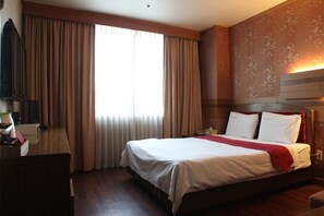 Chambre Standard double, baignoire à remous | Literie de qualité, bureau, système d’insonorisation