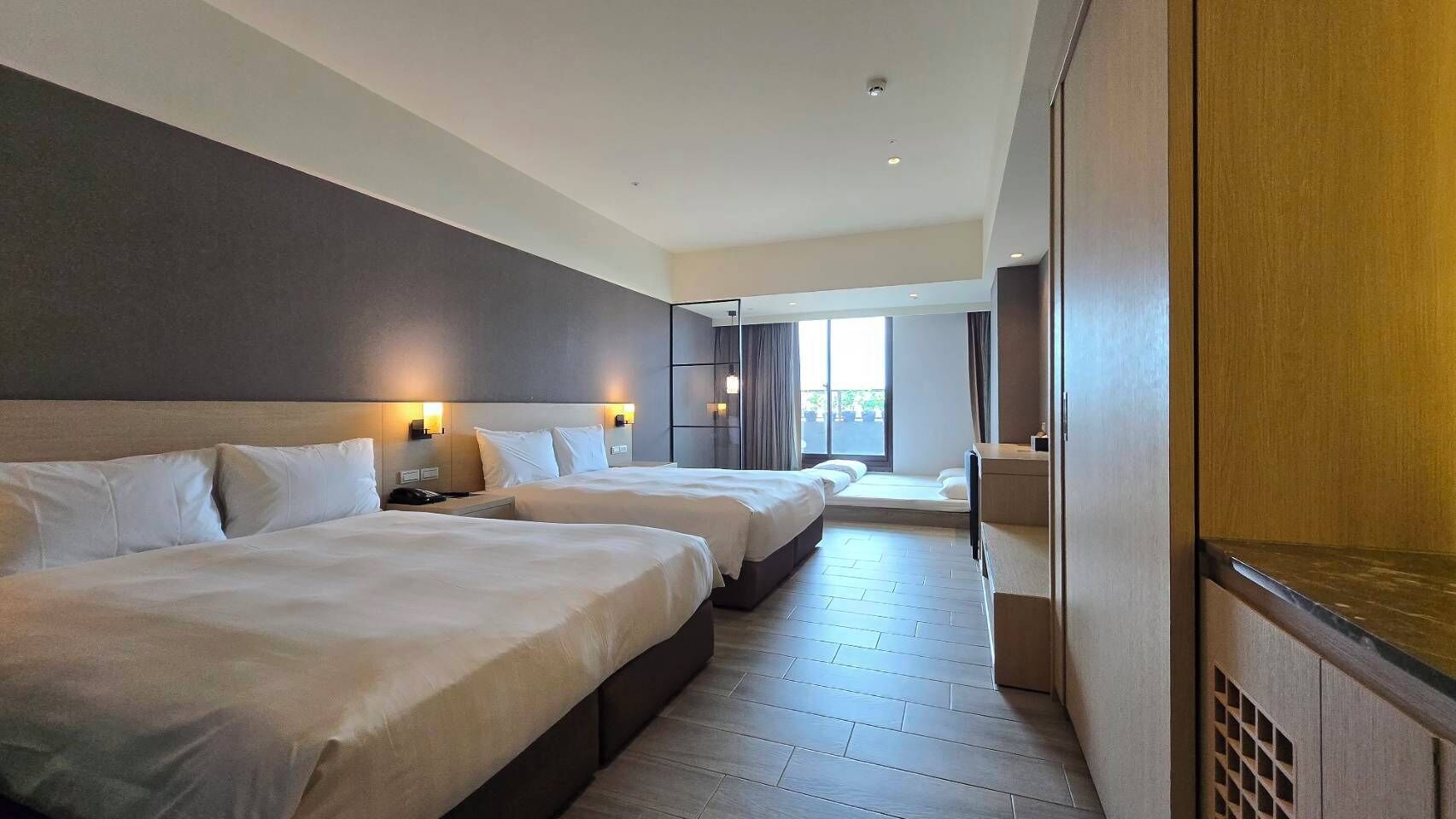 gallery double room | 1 bedroom, down duvets, minibar, desk