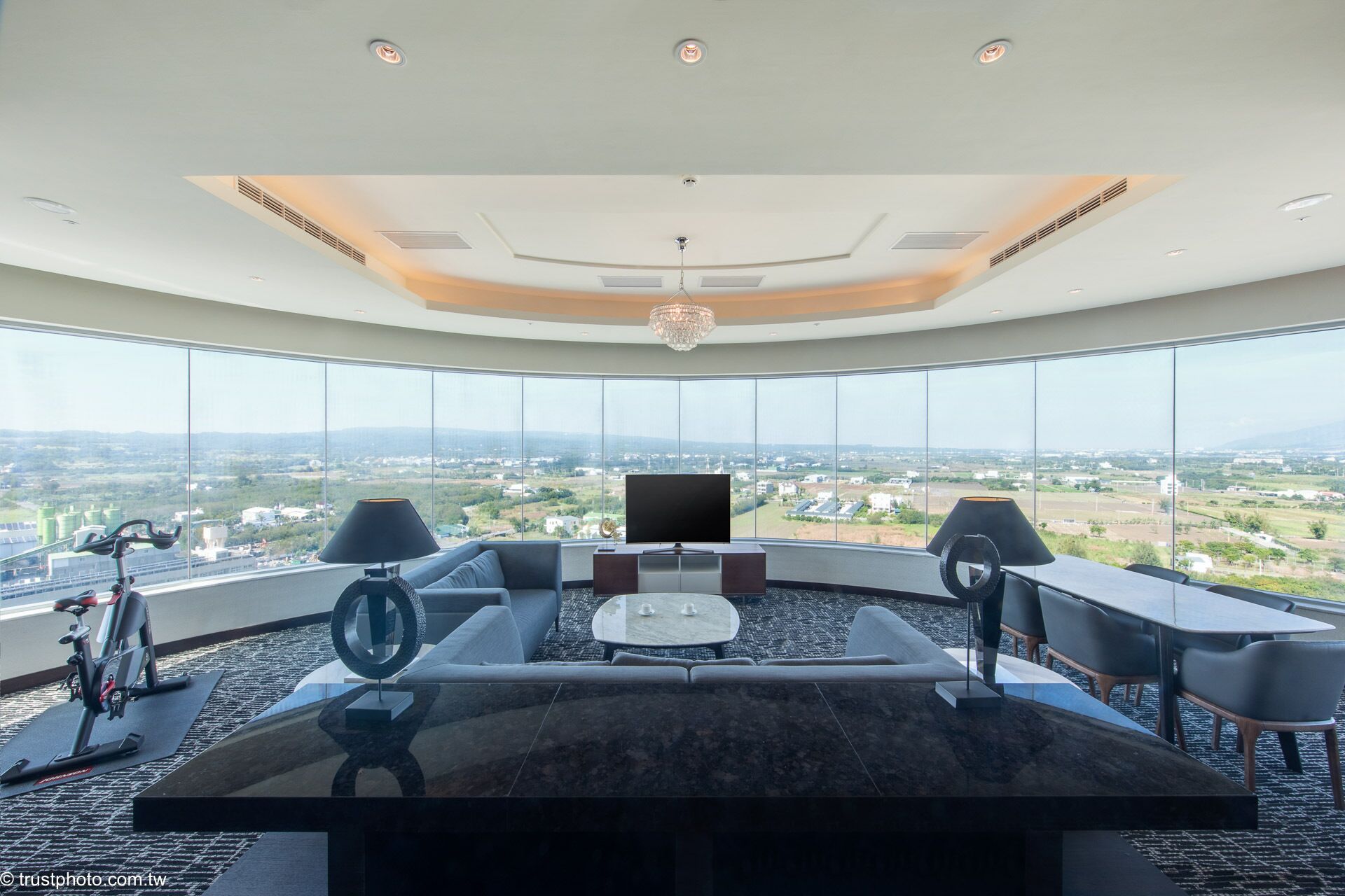 Presidential Room | Down duvets, minibar, desk, blackout curtains