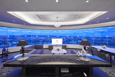 Presidential Room | 1 bedroom, down comforters, minibar, desk