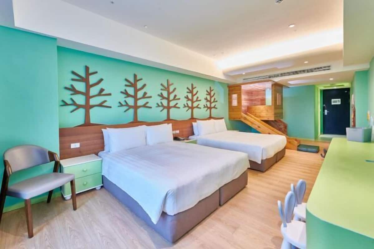 1 bedroom, down comforters, minibar, desk