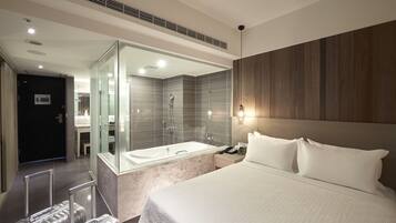 Couette en duvet d'oie, minibar, bureau, rideaux occultants
