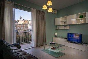 Apartment, 3 Bedrooms (Balluta Terrace Apt 1007) | Living room