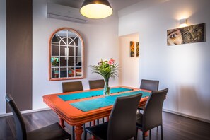 Superior appartement, 2 slaapkamers | Dineren op de kamer