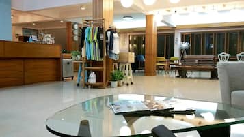 Coin salon dans le hall